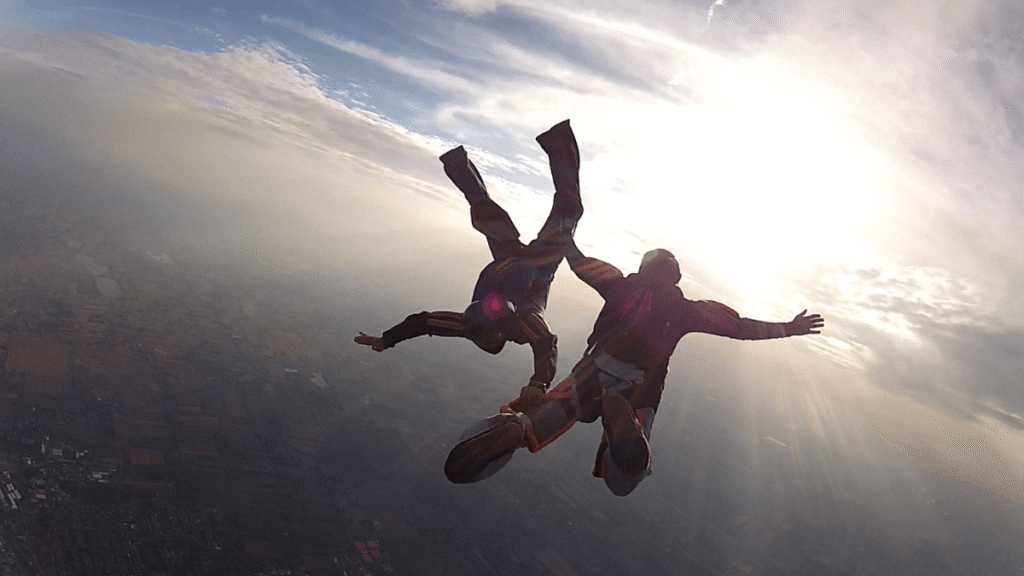 Salto de paraquedas é mais do que aventura